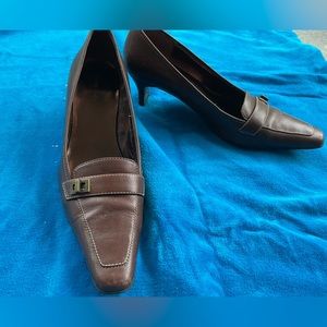Size 9 brown heels.